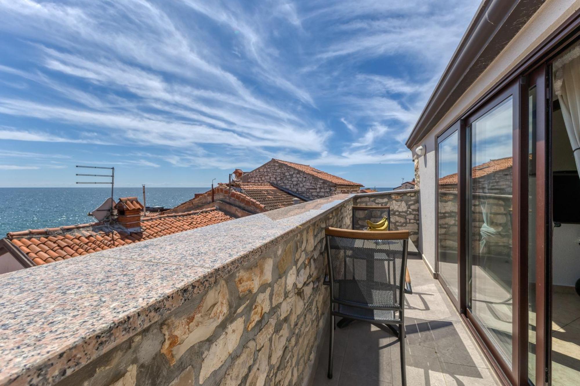 Old Town Apartments In Umag Exterior foto